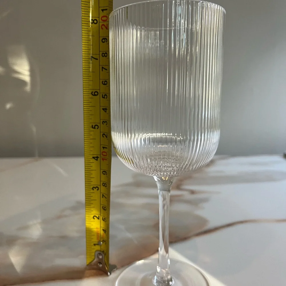 Elegant Clear Wine Glass Set
